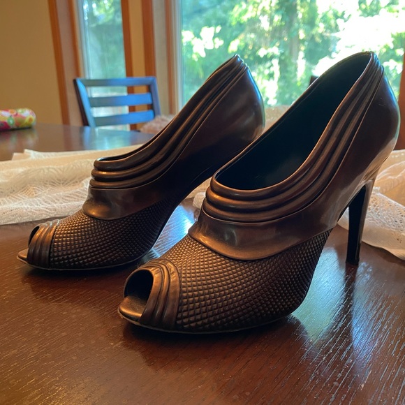 Elie Tahari - Bronze Peep Toe Heels - Picture 4 of 10
